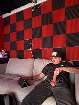 PeterGrandee online show from February 19, 2025, 11:36 pm