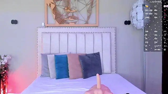 Paula Desousa online show from April 6, 2026, 7:48 pm