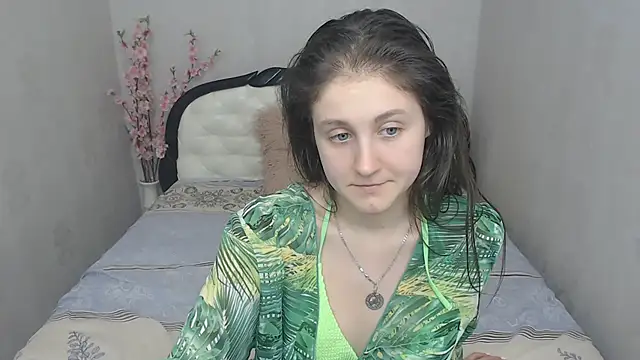 Holliy Cooper online show from March 12, 2025, 4:24 pm