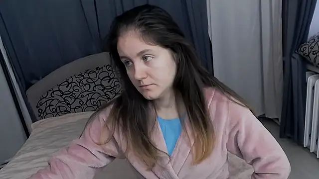 Holliy Cooper online show from December 5, 2025, 10:35 am