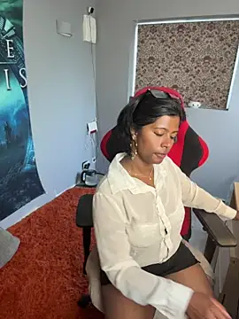 RoseMelanie online show from May 23, 2026, 7:02 am