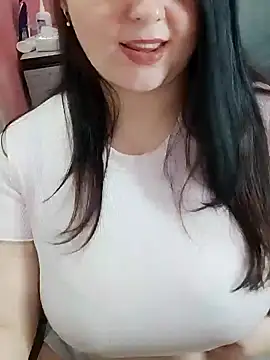 Snapshot of ErikaVlovely chatting on December 22, 2024, 5:23 am ErikaVlovely online show from December 22, 2024, 5:23 am