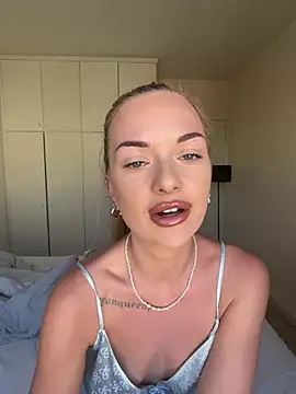 ElenaRebelle online show from July 20, 2026, 7:11 am