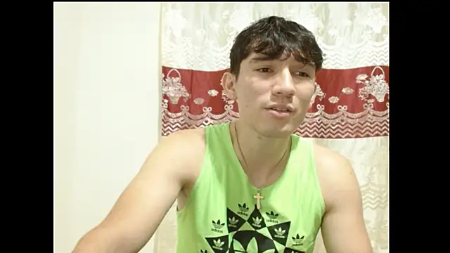 Snapshot of ChicoMaloFfF chatting on December 18, 2025, 12:38 am ChicoMaloFfF online show from December 18, 2025, 12:38 am