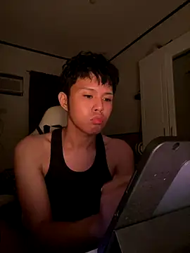 Snapshot of Plaxtique chatting on October 2, 2025, 7:43 pm Plaxtique online show from October 2, 2025, 7:43 pm