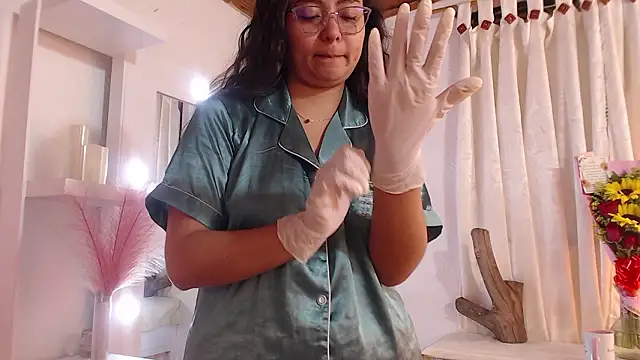 Snapshot of _Kim__M chatting on February 2, 2026, 2:27 pm Kim M online show from February 2, 2026, 2:27 pm