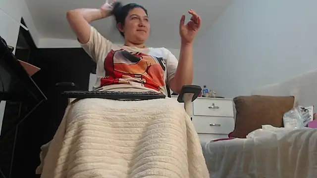 ammarahot7777 online show from April 5, 2026, 3:36 am