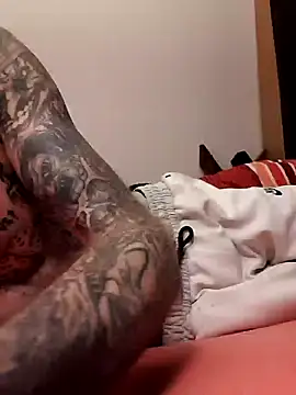 Snapshot of PIercingBoy38 chatting on January 8, 2025, 12:38 am PIercingBoy38 online show from January 8, 2025, 12:38 am