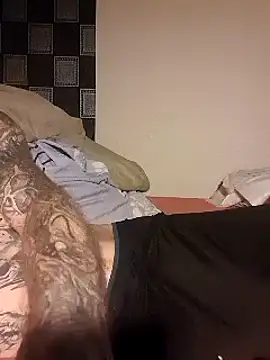 Snapshot of PIercingBoy38 chatting on January 22, 2025, 4:02 am PIercingBoy38 online show from January 22, 2025, 4:02 am