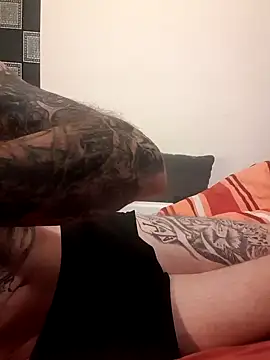 Snapshot of PIercingBoy38 chatting on January 25, 2025, 5:18 am PIercingBoy38 online show from January 25, 2025, 5:18 am