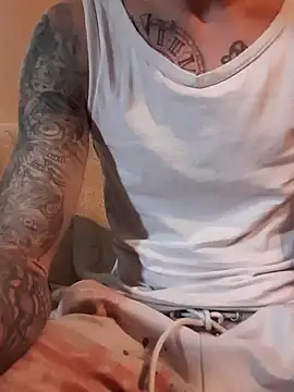 Snapshot of PIercingBoy38 chatting on February 10, 2025, 3:10 pm PIercingBoy38 online show from February 10, 2025, 3:10 pm