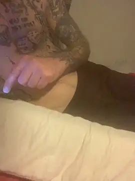 Snapshot of PIercingBoy38 chatting on February 17, 2025, 9:52 pm PIercingBoy38 online show from February 17, 2025, 9:52 pm