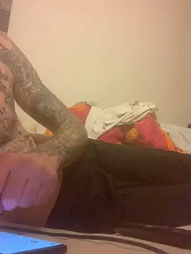 Snapshot of PIercingBoy38 chatting on February 26, 2025, 9:16 pm PIercingBoy38 online show from February 26, 2025, 9:16 pm