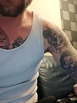 Snapshot of PIercingBoy38 chatting on October 2, 2025, 7:43 pm PIercingBoy38 online show from October 2, 2025, 7:43 pm