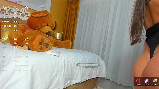 GoldenCaroline online show from October 22, 2025, 3:45 pm