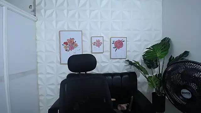 Valentinaa mature online show from March 13, 2025, 9:16 pm