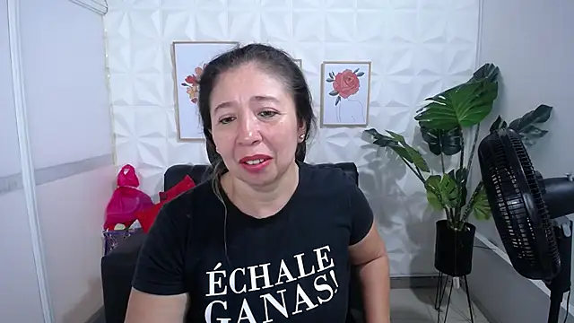 Valentinaa mature online show from March 14, 2025, 7:23 pm