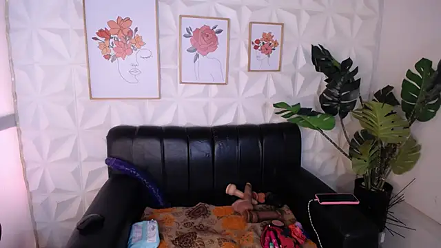 Valentinaa mature online show from March 7, 2026, 7:33 pm