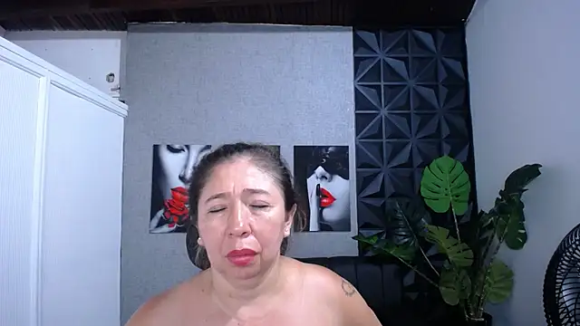 Valentinaa mature online show from May 30, 2026, 10:40 pm