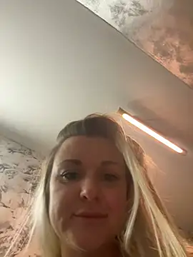 Bella-Tight online show from February 4, 2026, 8:03 pm