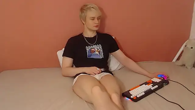 Oliver sweet  online show from March 28, 2026, 12:43 am