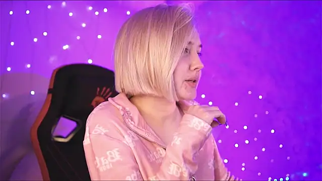 ReiYosimoto online show from December 13, 2024, 3:11 pm