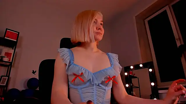 ReiYosimoto online show from January 10, 2025, 6:17 pm