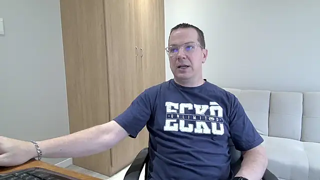 BrettJ81 online show from October 17, 2025, 12:52 pm