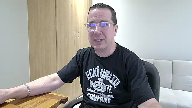 BrettJ81 online show from October 31, 2025, 2:51 pm