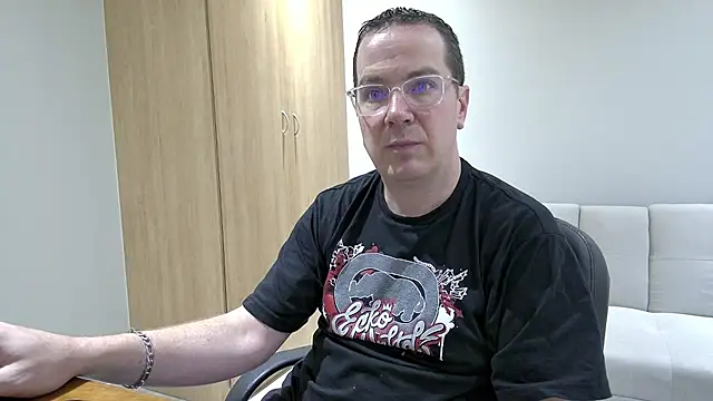 BrettJ81 online show from November 6, 2025, 2:51 pm