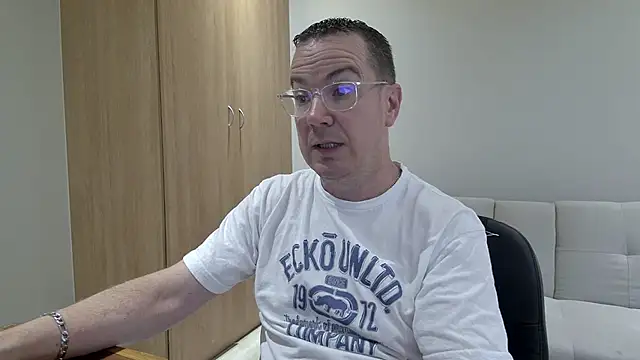 Snapshot of BrettJ81 chatting on February 28, 2026, 2:18 pm BrettJ81 online show from February 28, 2026, 2:18 pm