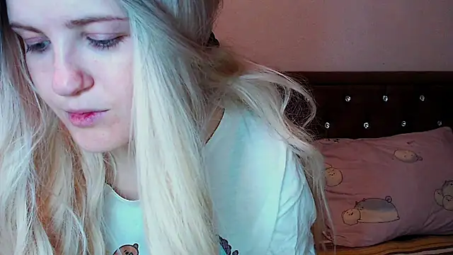 Snapshot of Sara4uu chatting on October 3, 2025, 10:29 pm Sara4uu online show from October 3, 2025, 10:29 pm