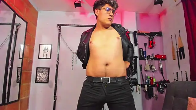 dom2travelersss online show from March 2, 2025, 7:02 pm