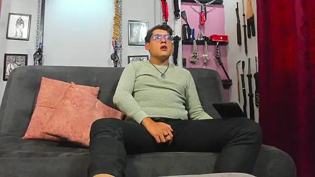 dom2travelersss online show from March 8, 2025, 6:26 pm