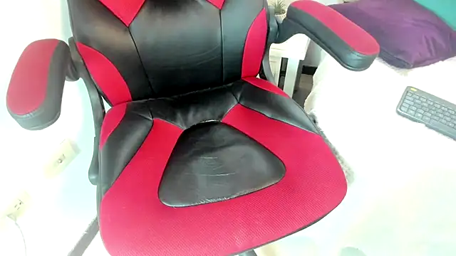 oliver price1 online show from December 2, 2025, 4:24 pm