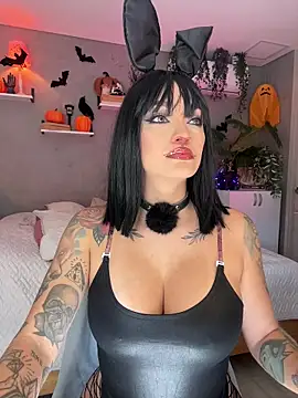 Snapshot of DaniDusan_ chatting on October 18, 2025, 7:03 pm DaniDusan online show from October 18, 2025, 7:03 pm