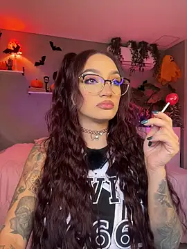 Snapshot of DaniDusan_ chatting on October 28, 2025, 7:05 pm DaniDusan online show from October 28, 2025, 7:05 pm