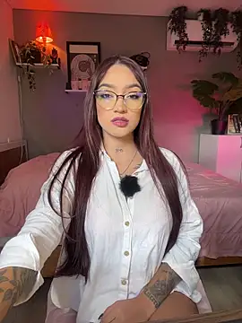 Snapshot of DaniDusan_ chatting on November 2, 2025, 8:00 pm DaniDusan online show from November 2, 2025, 8:00 pm