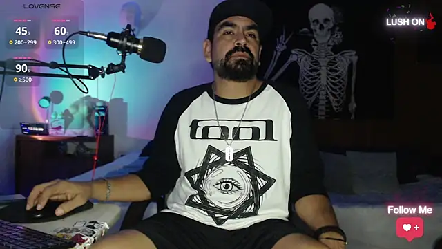 soyelcarlitos  online show from September 13, 2025, 6:02 am