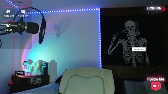 soyelcarlitos  online show from September 18, 2025, 5:31 am