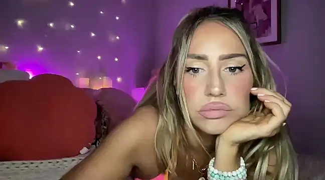 Snapshot of Fitnessbabe69 chatting on March 16, 2025, 8:43 am Fitnessbabe69 online show from March 16, 2025, 8:43 am