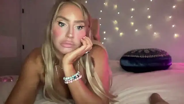 Snapshot of Fitnessbabe69 chatting on October 5, 2025, 7:07 am Fitnessbabe69 online show from October 5, 2025, 7:07 am