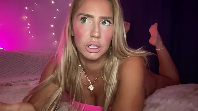 Snapshot of Fitnessbabe69 chatting on October 21, 2025, 7:31 am Fitnessbabe69 online show from October 21, 2025, 7:31 am