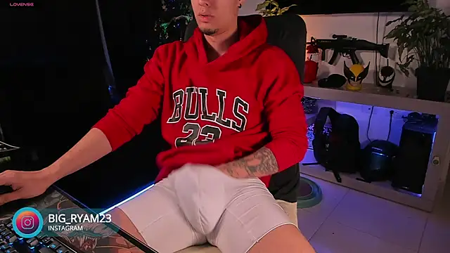 bigryann23 online show from December 15, 2024, 2:52 am