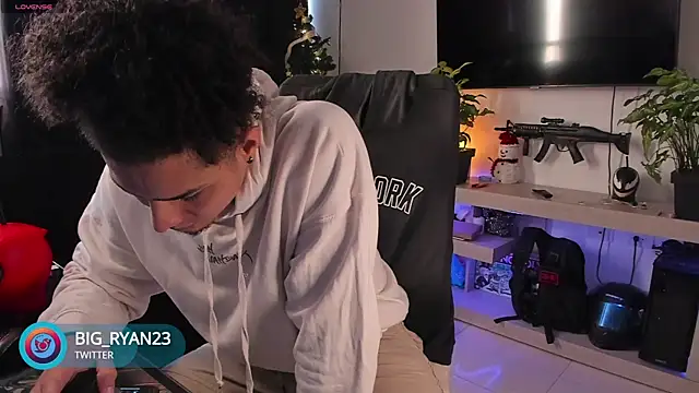 bigryann23 online show from December 15, 2024, 10:15 pm