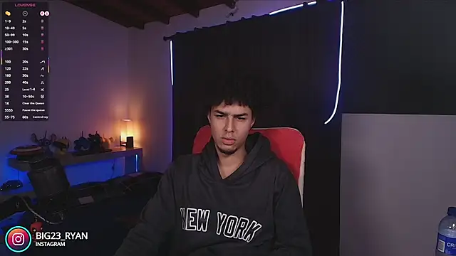 bigryann23 online show from October 11, 2025, 12:21 am